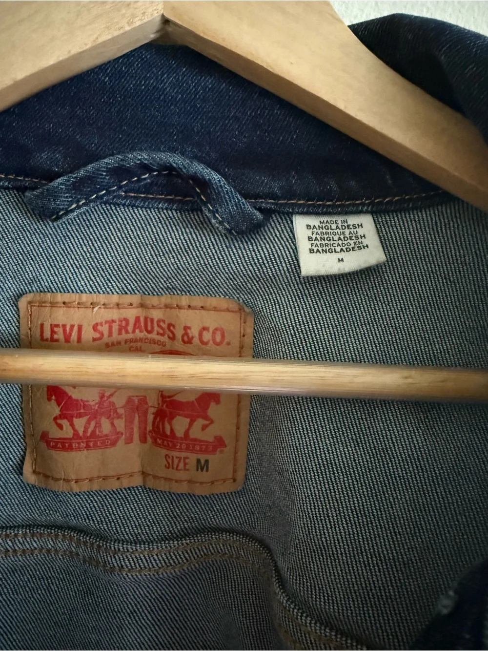 Levi's | Men's Classic Denim Trucker Jacket | Medium Dark Wash | Size M